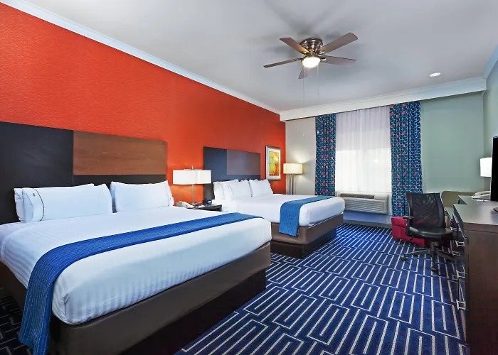 Holiday Inn Express & Suites Houston East By Ihg
